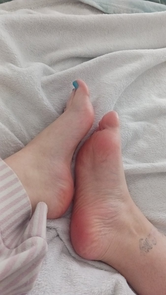 ruby161719's tweet image. Spoil this goddess today 👣💙😈