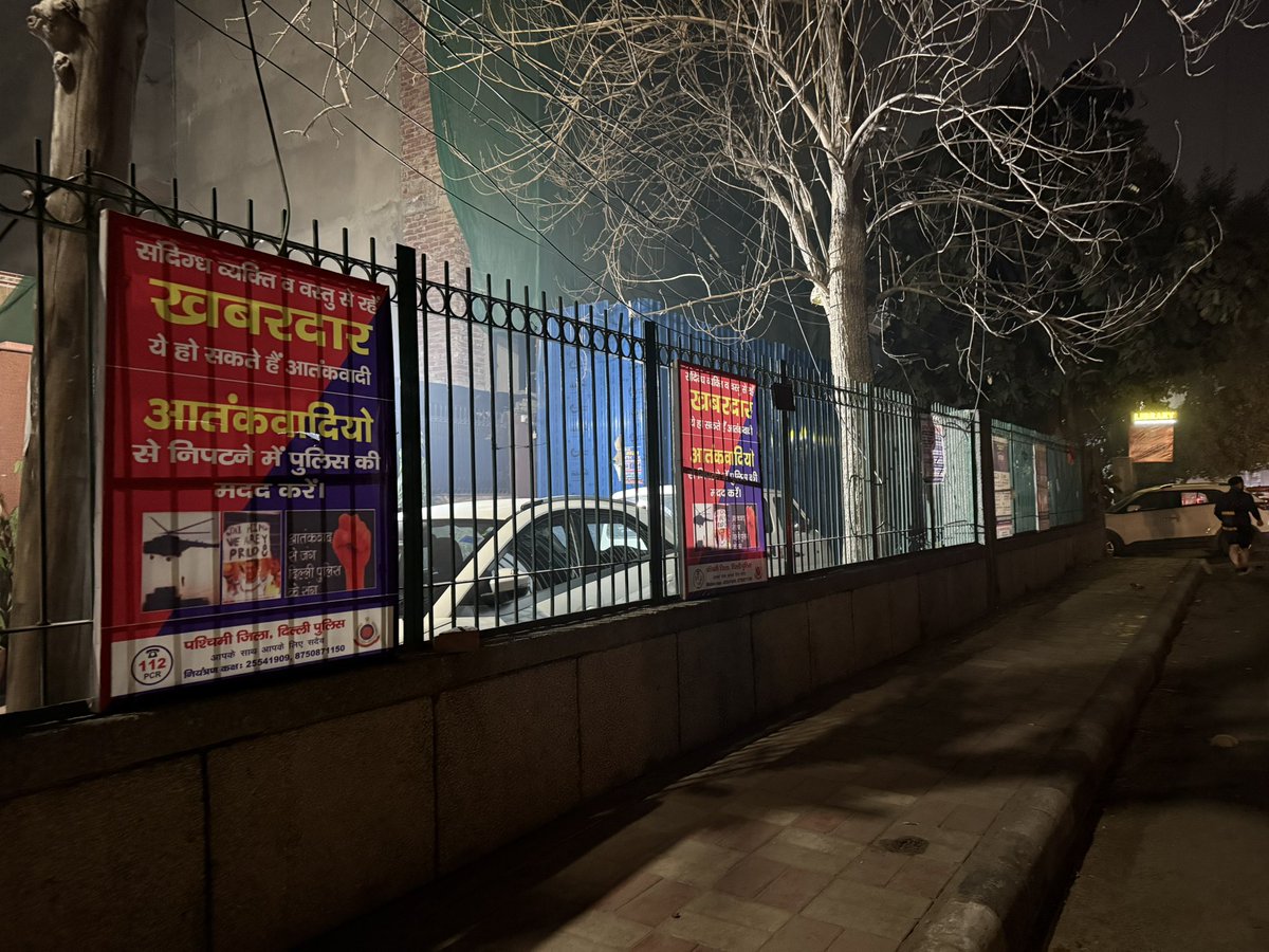 trysttoinfinity's tweet photo. West Delhi  got these boards in less than half hour as soon as the news of blasts came in. Why was this done in such high emergency now? What is govt. playing at?   #RedFort https://t.co/DITTC2VUkL