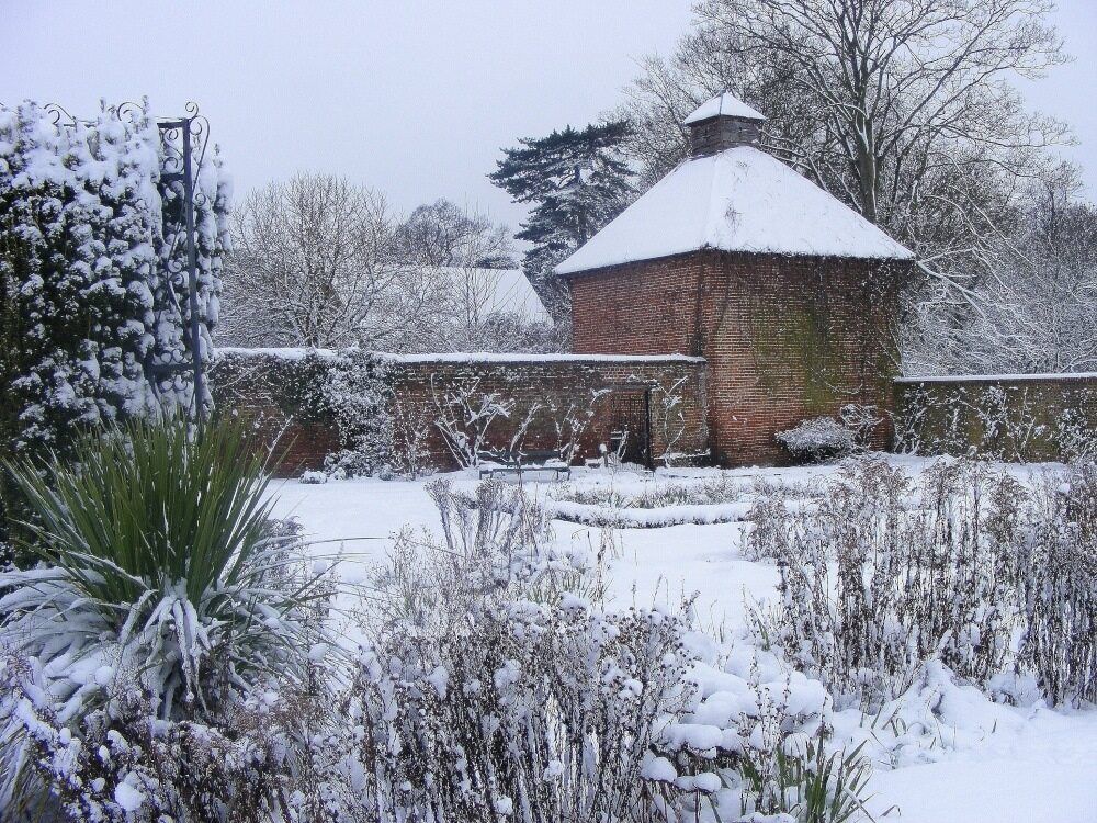 🌿12 Herbs of Christmas – 22 NOV!🌿

Explore Eastcote House’s walled garden &amp; discover herbs used in Christmas recipes of olde.

📅Sat 22 Nov 
🕑 11AM - 12PM 
🎟️ £5 (FREE with Heritage Membership!)
🔗 buff.ly/7p7cRw3