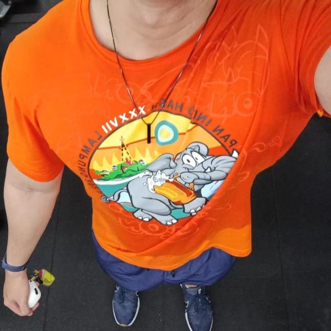 Buka jasa peluk ada yg mau gk ya? Hahaha