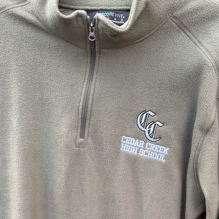 PiratesCCHS's tweet image. Check out what's coming to the School Store today... FLEECE! Available in olive green, maroon, and tan😍#feelslikefall 🍂