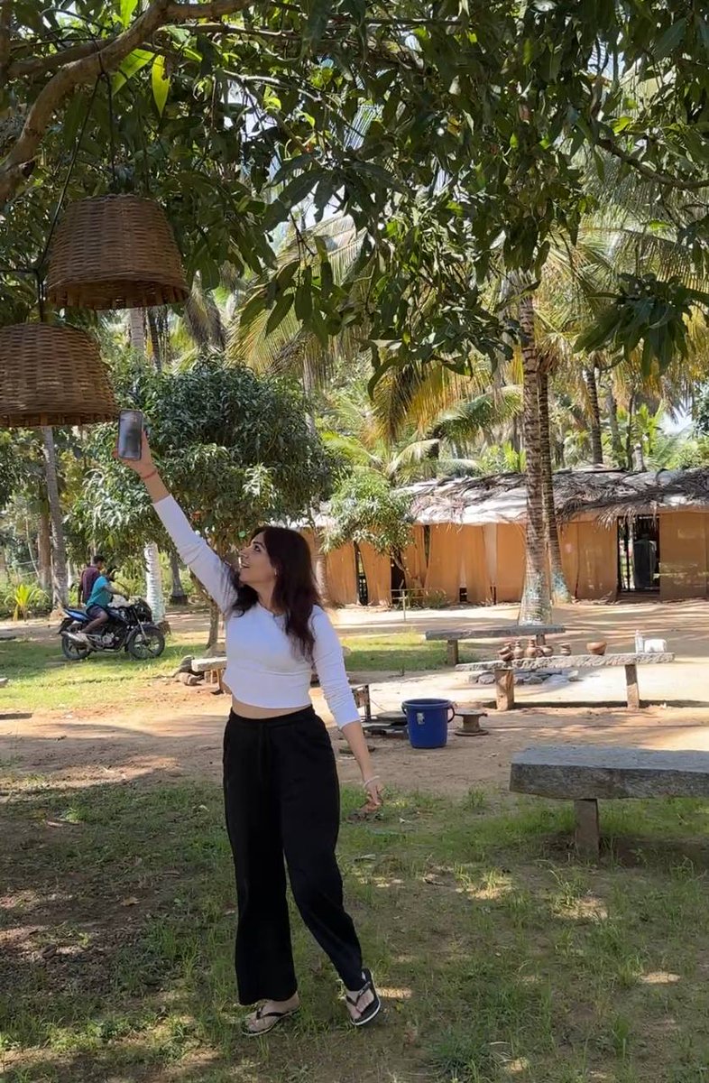 ArpitaSharmaaa's tweet image. 🧵 I prepared for #UPSC for 4 years.

But one mistake made me lose myself, my confidence, my identity, my spark.

For a long time, I blamed myself for it.
Why and how did I find myself again?

This is my journey, and maybe, it will help you find you too. 🌱

(PS. Read the 5th…