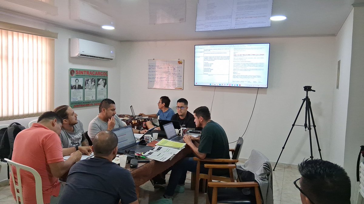 Negociación 2️⃣0️⃣2️⃣5️⃣.
Somos un sindicato de 7️⃣8️⃣ años que trabaja por la dignidad de la clase obrera actual, y por la de las generaciones que vienen.
"...custodiamos para ellos el tiempo que nos toca."
Sumate al sindicato ❗️