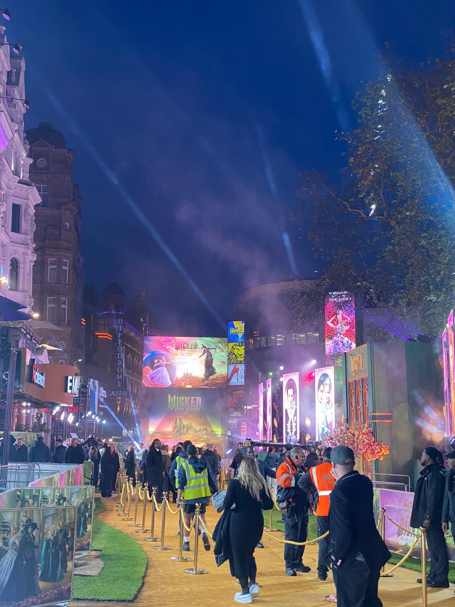 Follow the yellow brick road, and us, for all things Wicked: For Good European premiere! 💚🩷