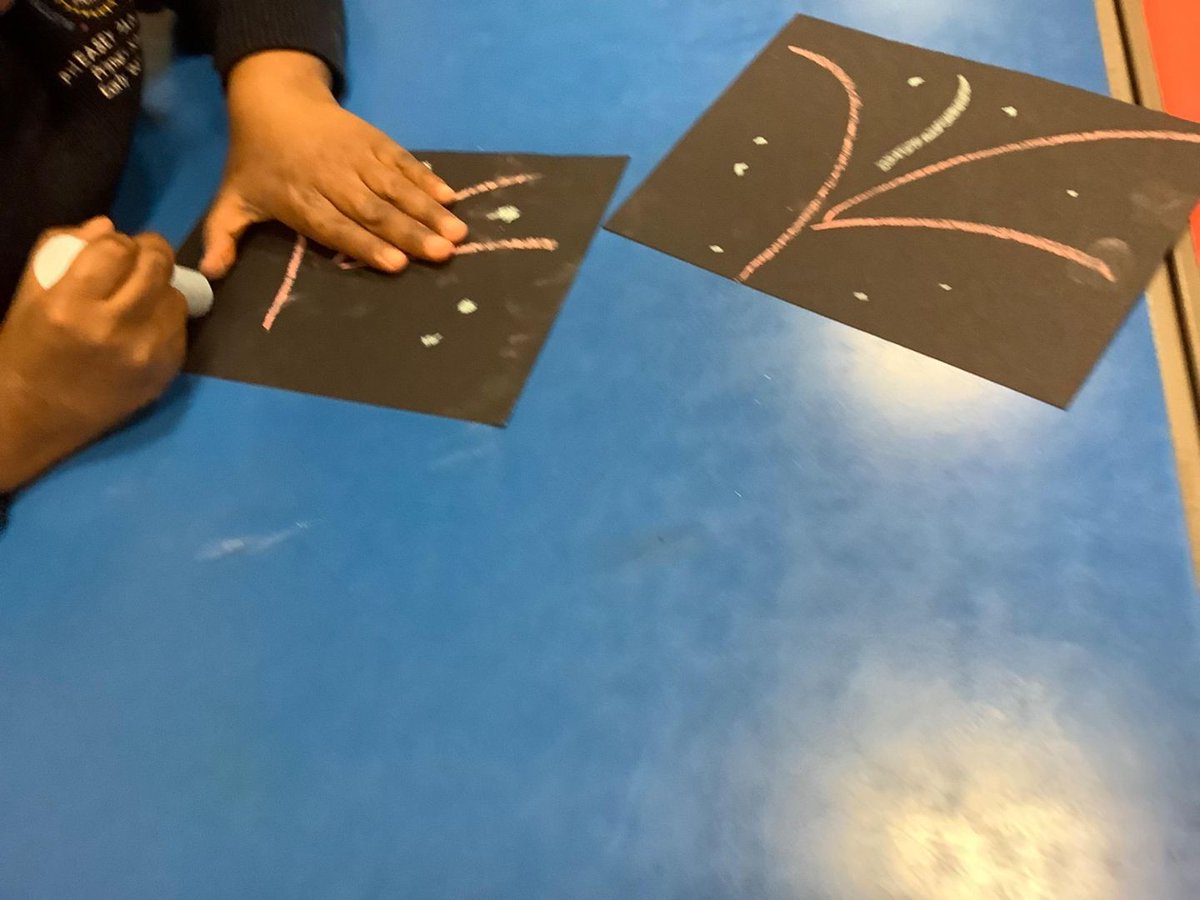 PheaseySchool's tweet photo. Children in Minimax made firework patterns using black card and different colours of chalk. They created patterns to resemble fireworks in the night sky. https://t.co/2KEaNYQbiH