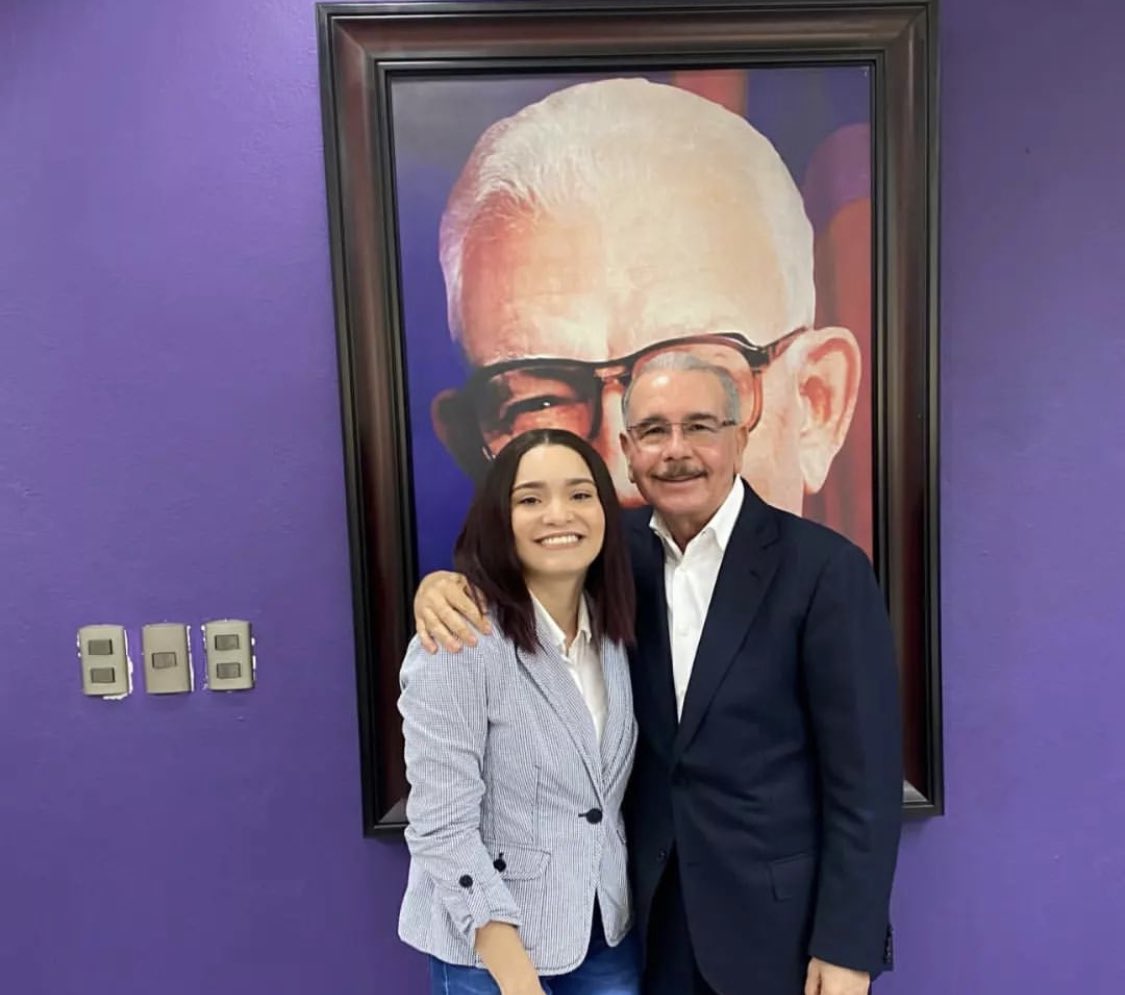 PenaMiralva's tweet photo. Hoy celebro la vida de un líder que marcó un antes y un después en nuestra historia: @DaniloMedina.

Gracias por su compromiso con el pueblo, por su humildad. 

¡Feliz cumpleaños!
Usted no solo gobernó, usted dejó huellas que el tiempo no borrará. 💜🇩🇴
#FelizCumpleañosDanilo https://t.co/k0PCtzXXeg