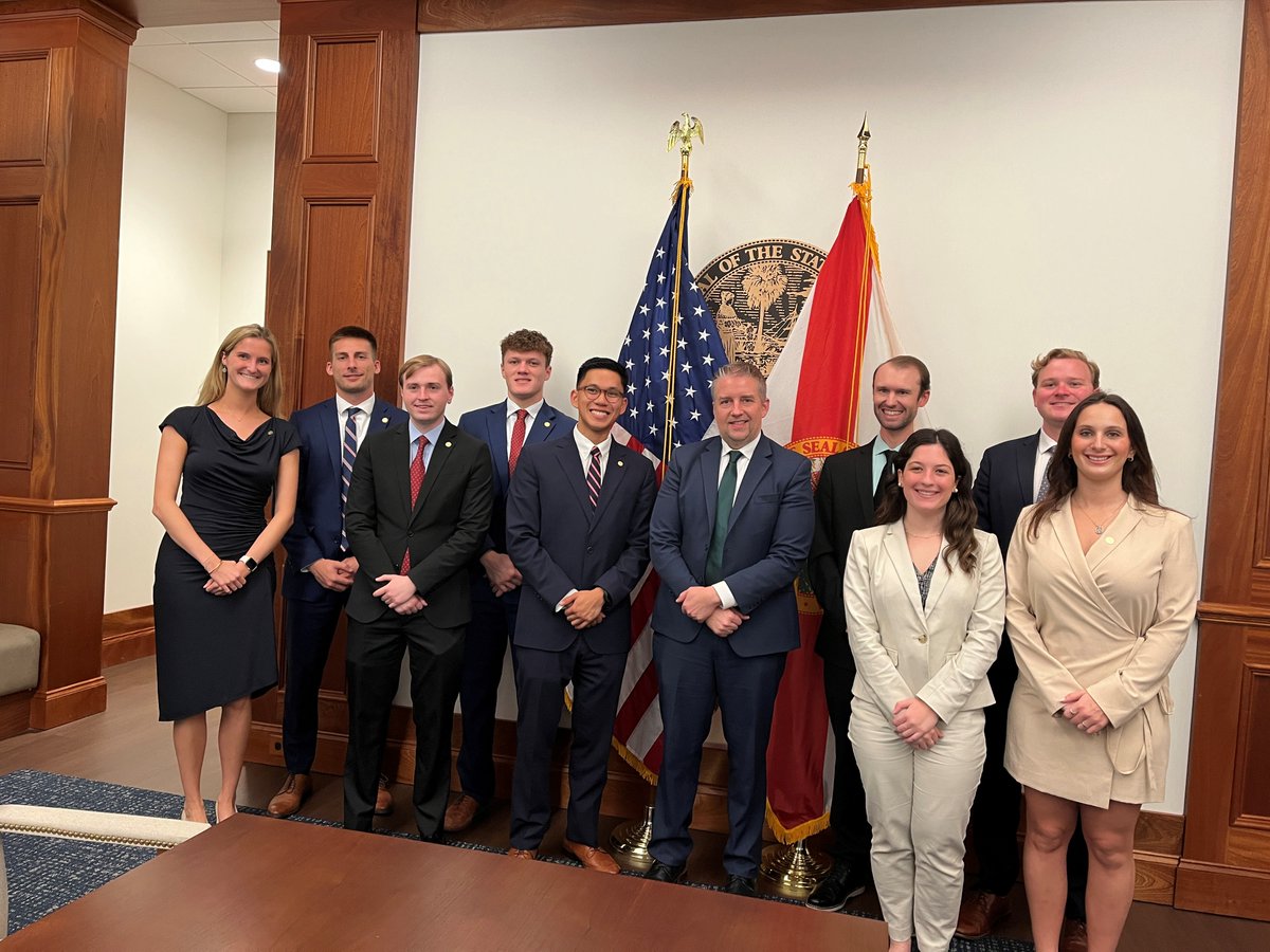 FloridaFellows's tweet photo. We want to thank Secretary Kelly at the Florida Department of Commerce for meeting the Florida Gubernatorial Fellows and sharing about what Florida is doing for jobseekers at the local, state and international level. Thank you for your service! #Floridafellows https://t.co/my82baCfhw