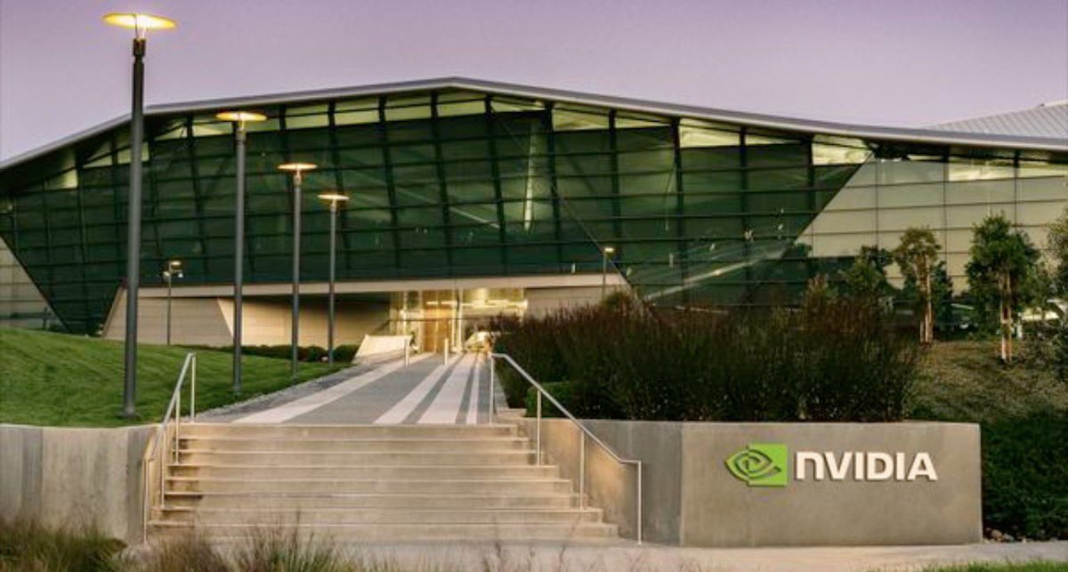 TechAI_Daily's tweet image. 📈 Tech stocks roar back!

• Nvidia jumps 4%, leading Wall Street’s rebound
• TSMC revenue surges 17% YoY, fueling chip optimism
• Palantir up 8%, topping S&amp;amp;P 500 gains
• Market bets on an AI-driven tech boom

Why it matters: Rising chip and AI momentum could shape the next…