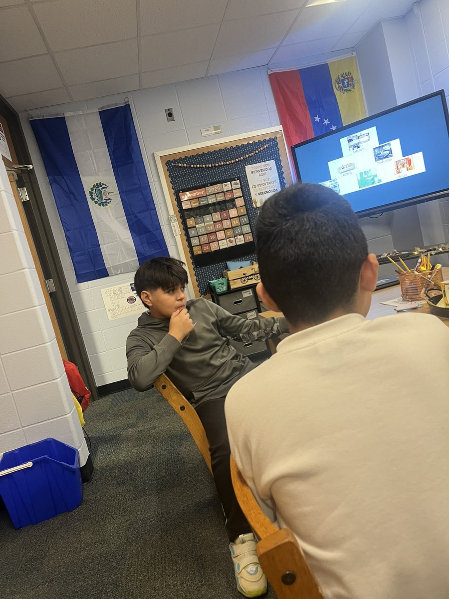 MaestraMcW's tweet image. My 5th graders loved Describe, Gesture, Define. Thanks @SallyBarnesTX ! #multilinguallearners @twinlakesschool