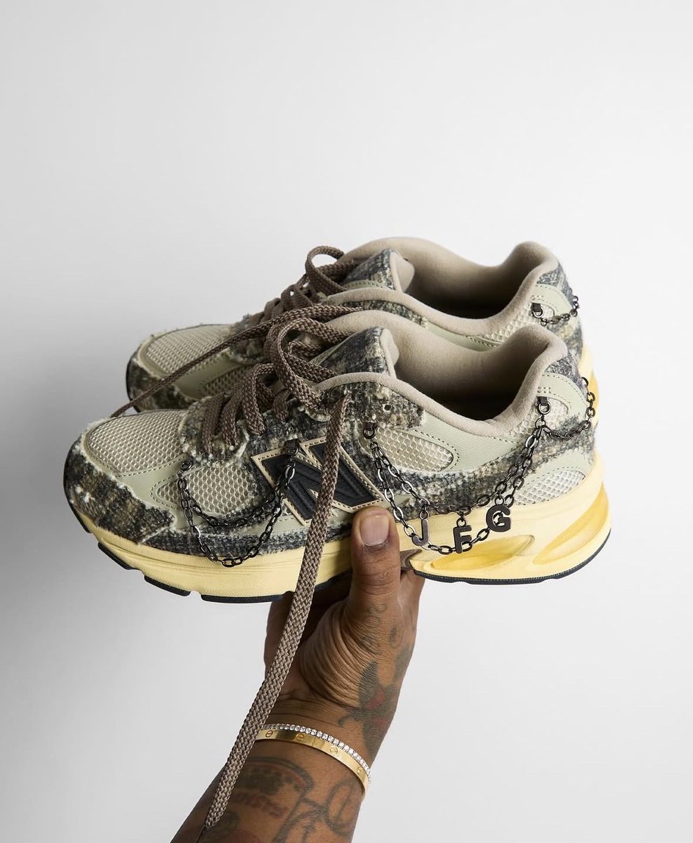 thesnkrsleaker's tweet photo. 🎟️ Raffles live: JFG x New Balance 2010 
=> https://t.co/tBkhj4nvVx https://t.co/QGXmjVqlaJ