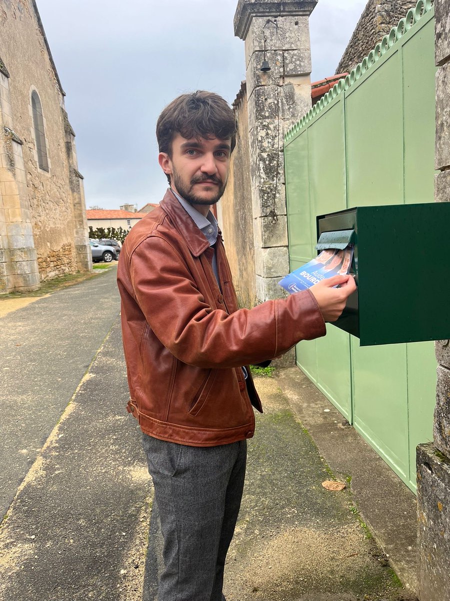 RN86_Vienne's tweet photo. 📮À #Marnay avec notre responsable de circonscription, @rn_aude86, et son équipe.
🇫🇷 Envoyez nous un message privé pour rejoindre les prochaines actions proche de chez vous.
@JacqueminHager
@RNational_off https://t.co/OJi647UviG