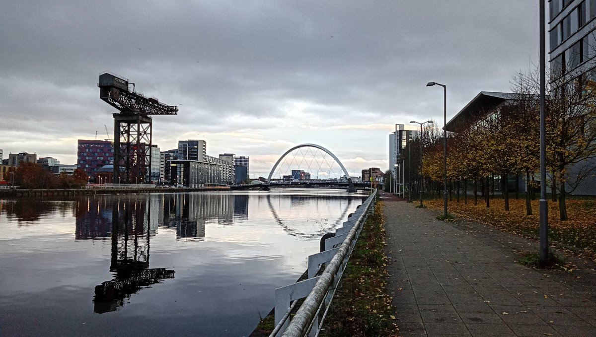 fletcherpost's tweet image. Calm on the Clyde, just before sundown. #Glasgow.