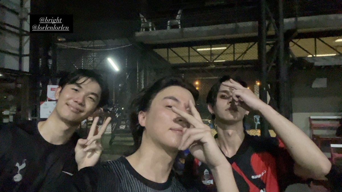 IGs : gulfkanawut

ขอบคุณพี่กลัฟฮะที่เซลฟี่ให้เห็นหน้าคุณไบร์ท🥺

Bright Vachirawit
#bbrightvc <a href="/bbrightvc/">bright</a>