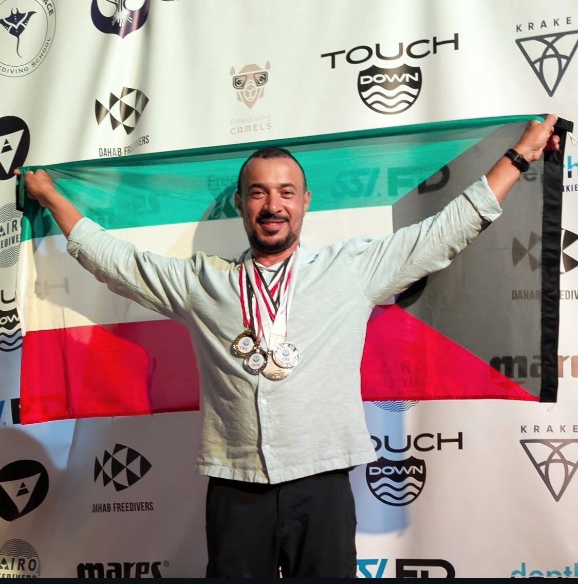 في إنجاز كويتي لافت في بطولة مصر المفتوحة للغوص الحر بمدينة دهب

حقق يعقوب بن جبل لاعب منتخبنا الوطني للغوص الحر ذهبيتي الزعانف المزدوجة والوزن الثابت بعمق 90م مسجلا ارقاما وطنية لكل فئة، وفضية بدون زعانف بعمق 61م، ليحصد المركز الثاني في الترتيب العام

الف مبروك 🇰🇼