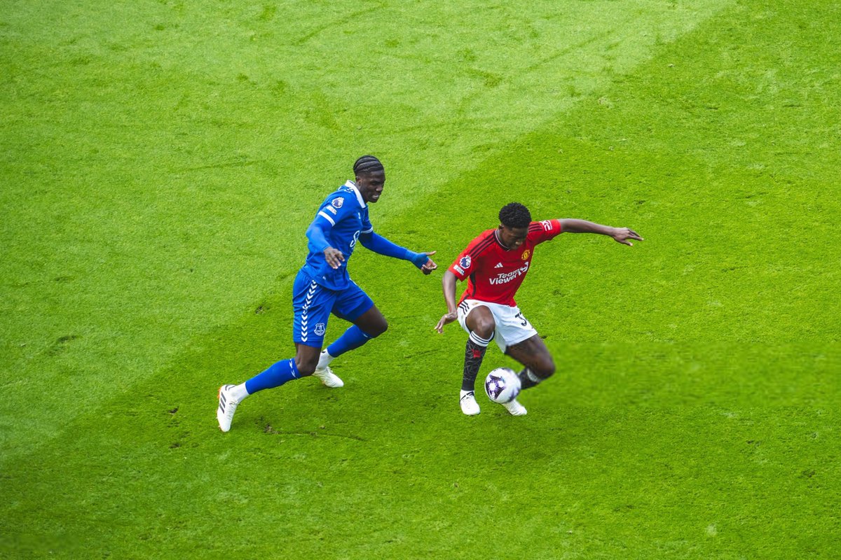 🚨Amadou Onana’s agent:

“The Euros were coming up, Amadou was performing well, and we finalised the deal. Then, Manchester United entered the picture. But I had already given my word to Aston Villa.

“We knew very well that Manchester would be able to offer better financial