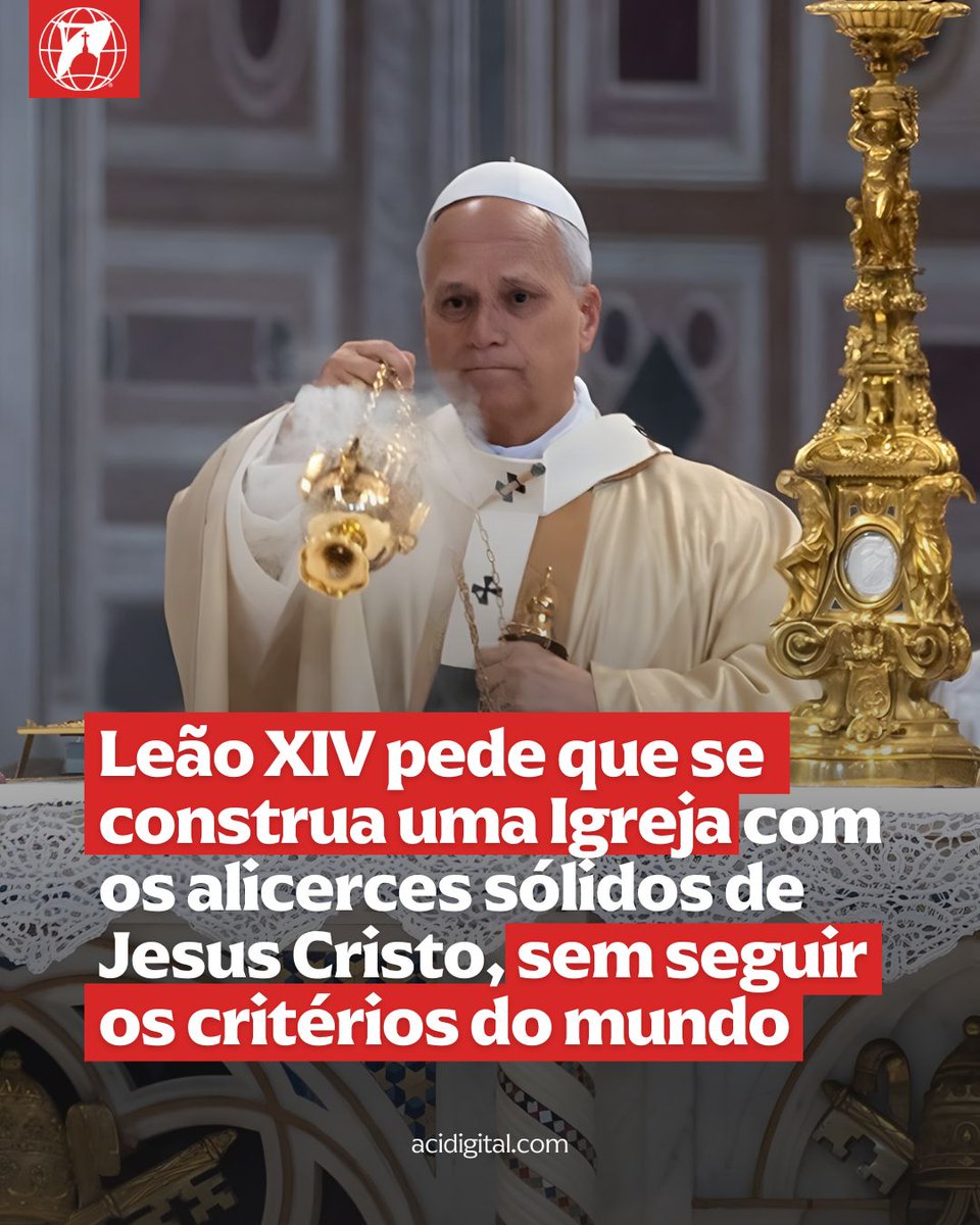 acidigital's tweet photo. O papa Leão XIV pediu aos cristãos que construam uma Igreja com “bases sólidos” e sem seguir os “critérios do mundo”, ao mesmo tempo que os advertiu contra a pressa e a superficialidade no serviço ao Reino de Deus.

“A história milenar da Igreja ensina-nos que só com humildade e paciência se pode construir, com a ajuda de Deus, uma verdadeira comunidade de fé”, disse o papa na missa que celebrou na basílica de São João de Latrão, a catedral do bispo de Roma, por ocasião da Solenidade da Dedicação daquela que é considerada a mãe de todas as Igrejas por ser a mais antiga das basílicas.

O papa já esteve na basílica de Latrão no dia 25 de maio, quando tomou posse como bispo de Roma.

Diante dos fiéis reunidos na basílica, o papa lembrou que este templo, construído no século IV sob o papa Silvestre I por vontade do imperador Constantino, uma vez concedida aos cristãos, no ano 313, a liberdade de professar sua fé e praticar seu culto, não é apenas “um monumento e uma memória histórica”. “É sinal da Igreja ‘de pedras vivas, edificada sobre o alicerce dos apóstolos, tendo Cristo Jesus como pedra angular’, e como tal lembra-nos que também nós, formando um templo espiritual, ‘somos edificados cá na terra como pedras vivas’”, disse. 

“Não sejamos nem precipitados nem superficiais: escavemos em profundidade, livres dos critérios do mundo, que demasiadas vezes exige resultados imediatos, porque desconhece a sabedoria da espera”, exortou em sua homilia, que se concentrou na identidade viva da Igreja, que comparou metaforicamente com a construção da catedral de Roma, a basílica de São João de Latrão.

📌 Leia a íntegra: https://t.co/9bEd91de18