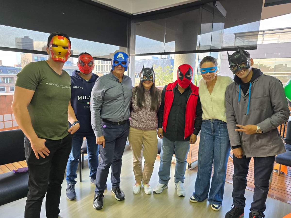 econometria_sas's tweet photo. 🎃 El pasado viernes 7 de noviembre celebramos Halloween en @econometria_sa.
Las y los integrantes de nuestro equipo participaron en una jornada llena de creatividad, integración y diversión, reafirmando el compromiso con nuestro bienestar y cultura organizacional.

Agradecemos a todas las personas que se sumaron con su entusiasmo, disfraces y energía.

#Econometría #CulturaOrganizacional #TrabajoEnEquipo #BienestarLaboral