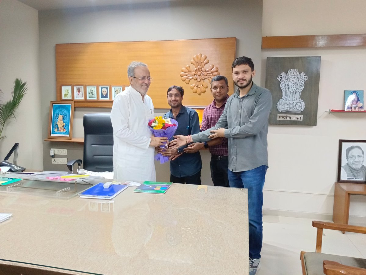આજ રોજ કેબિનેટ મિનિસ્ટર અર્જુનભાઈ મોઢવાડીયા સાહેબ સાથે શુભેચ્છા મુલાકાત કરવામાં આવી..
👏👏