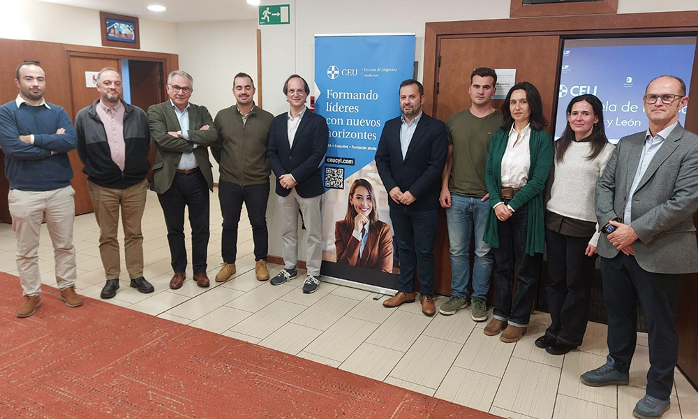 Escuela de Negocios CEU Castilla y León tweet media