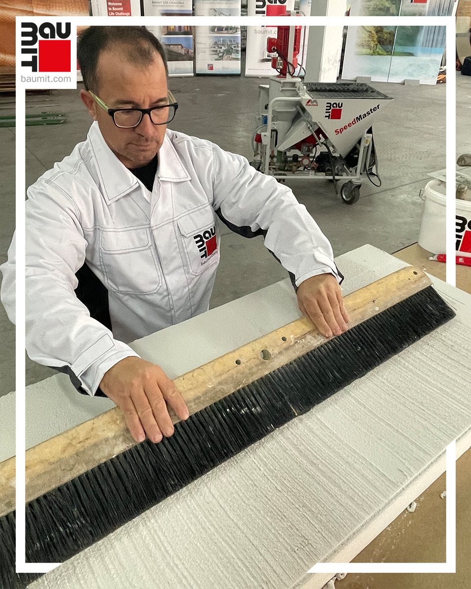 baumitspain's tweet photo. Baumit CreativTop, el #revoco moldeable, permite crear un sinfín de #texturas. Hoy, nuestro instructor técnico Joaquín García nos muestra, en dos sencillos pasos, cómo aportar un toque diferenciador a la fachada con una textura de efecto Peinado Fino.
👉 https://t.co/mO178Bssl0 https://t.co/TC7Re9bhTa