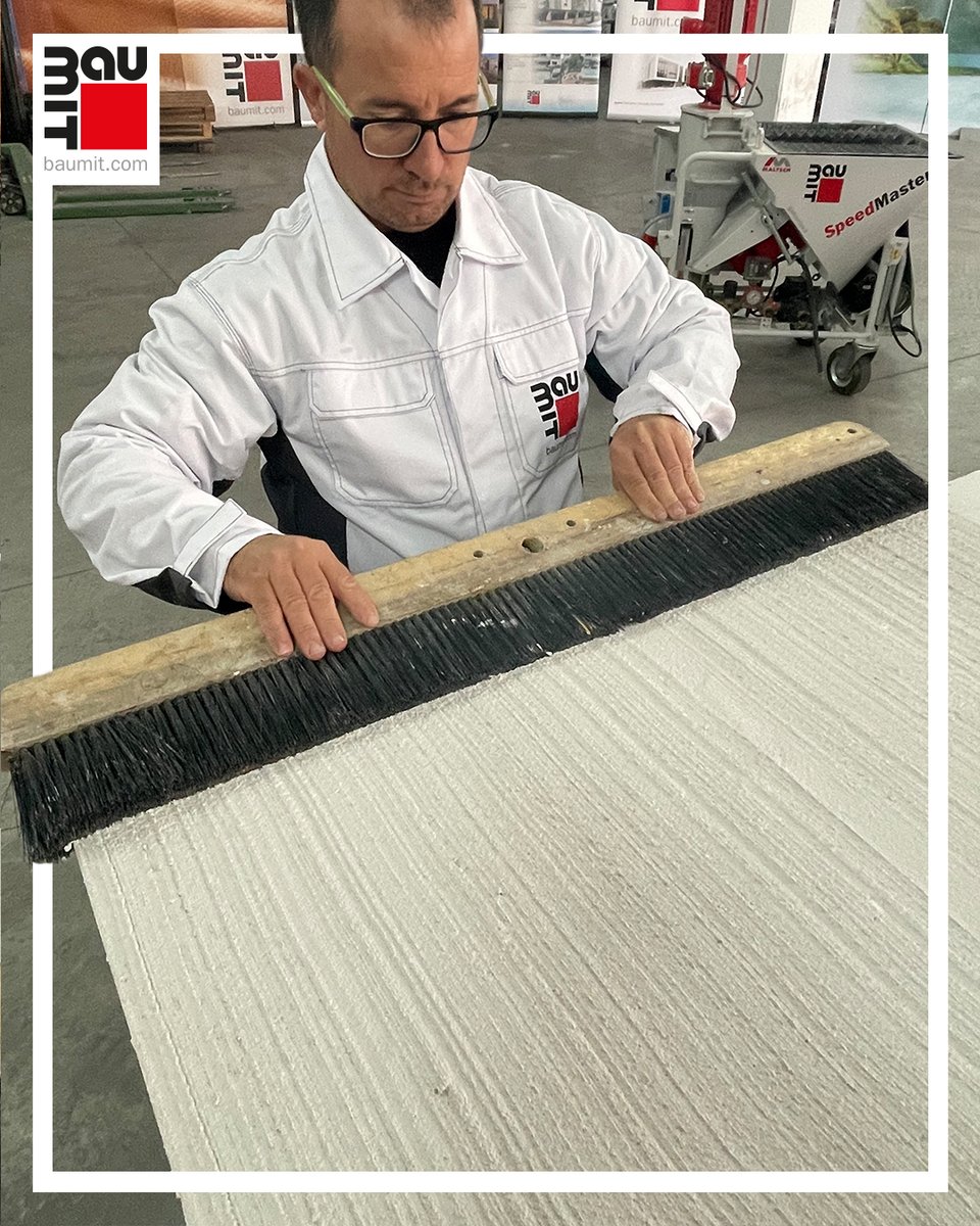baumitspain's tweet photo. Baumit CreativTop, el #revoco moldeable, permite crear un sinfín de #texturas. Hoy, nuestro instructor técnico Joaquín García nos muestra, en dos sencillos pasos, cómo aportar un toque diferenciador a la fachada con una textura de efecto Peinado Fino.
👉 https://t.co/mO178Bssl0 https://t.co/TC7Re9bhTa