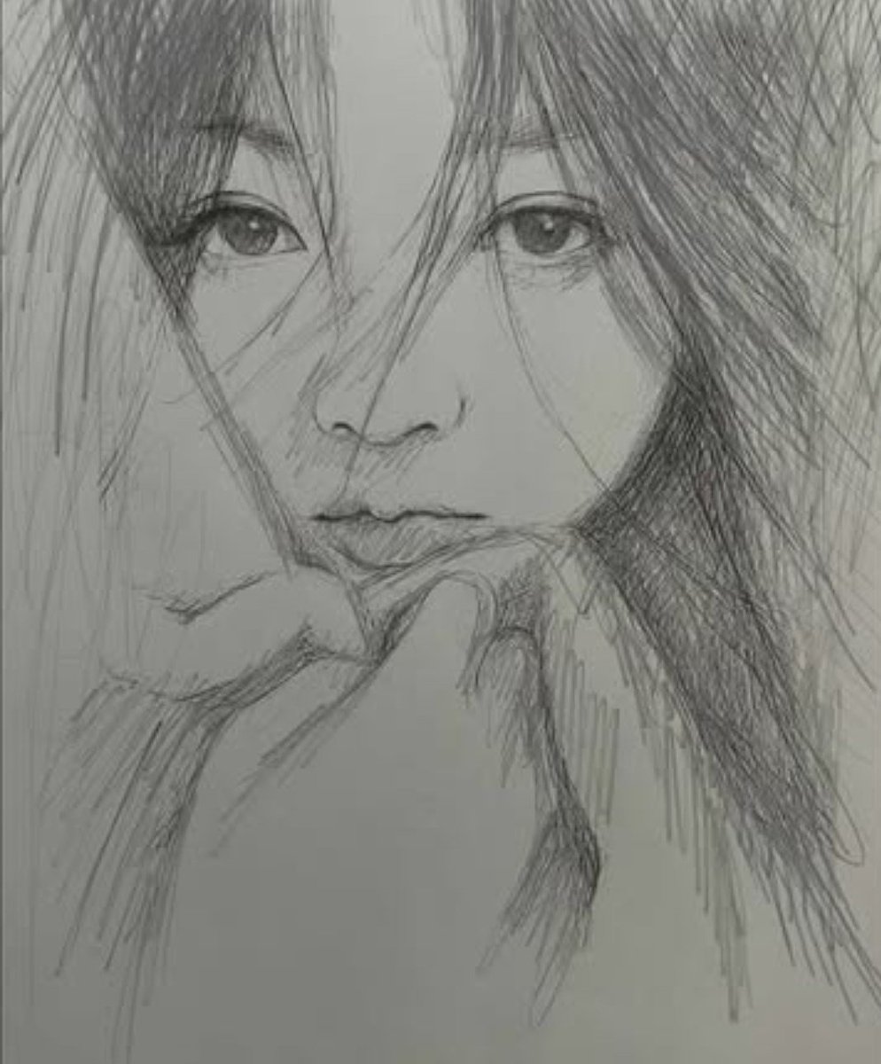 Zaman, yalnız bir defa izin veriyor bazı düşlere.
Bir bakışın geçtiği yerden, Bin kez geçsen de olmuyor.
Bir yürekte iki kez doğmuyor..