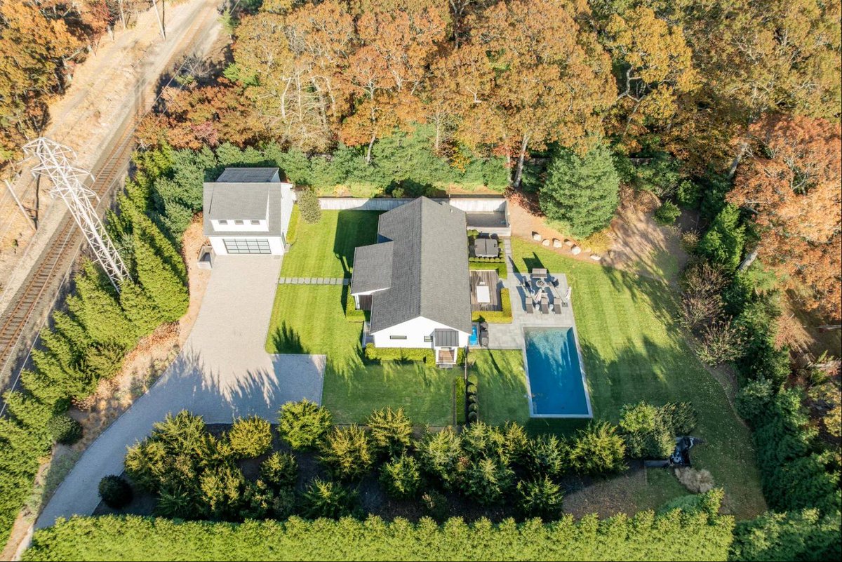 FOR SALE - Exceptional Amagansett Compound - Rare Dual-Home Opportunity dlvr.it/TPBHnm
