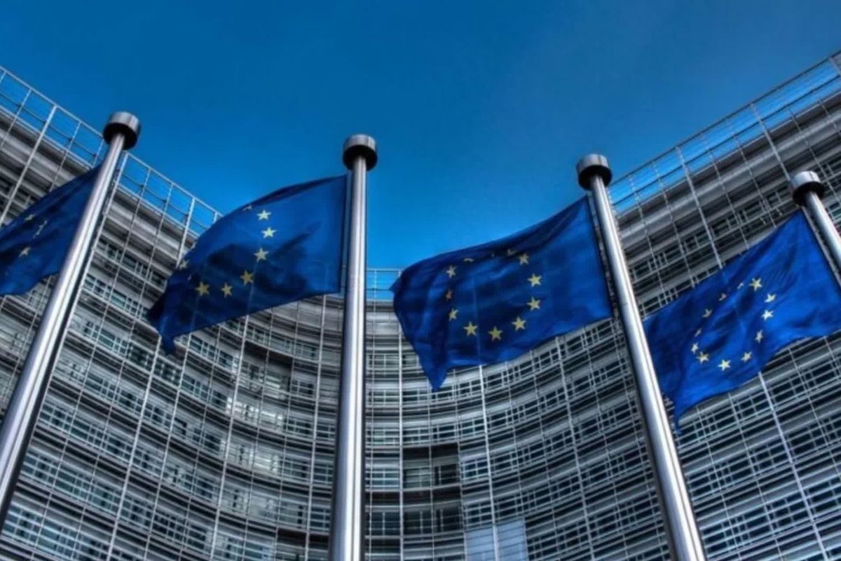 01net's tweet image. Pour rattraper son retard économique, l'Europe prête à lâcher du lest sur la vie privée ? #IA #RGPD #donnéespersonnelles #omnibus #simplification  ➡️ 01net.com/actualites/pou…