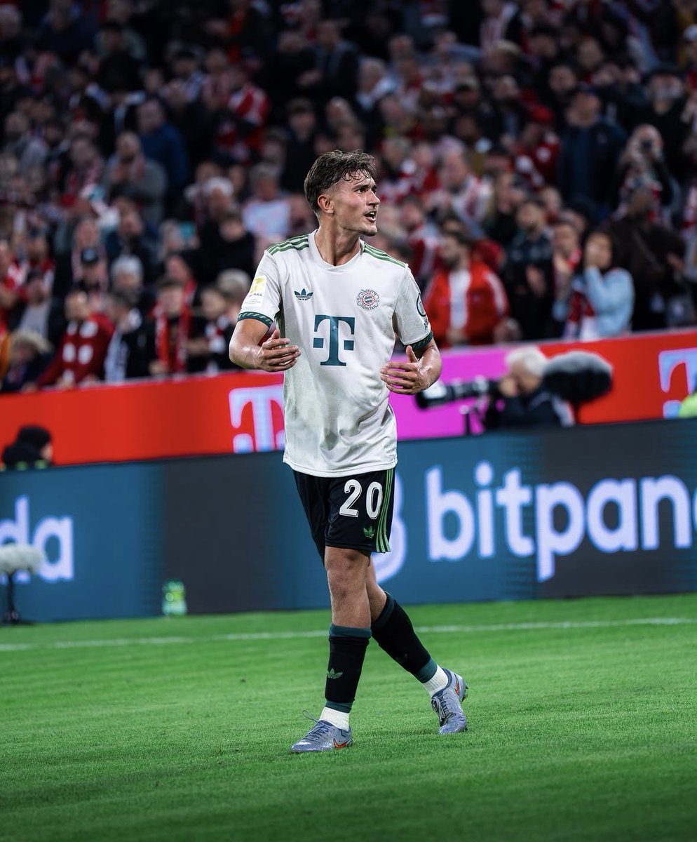 Quick reminder: Bayern Munich paid only €300k for this guy.

𝐓𝐎𝐌 𝐁𝐈𝐒𝐂𝐇𝐎𝐅 (𝟐𝟎) will be crucial for the future and present of Bayern and the German national team. 

𝐖𝐎𝐑𝐋𝐃-𝐂𝐋𝐀𝐒𝐒 𝐏𝐎𝐓𝐄𝐍𝐓𝐈𝐀𝐋 🇩🇪💎