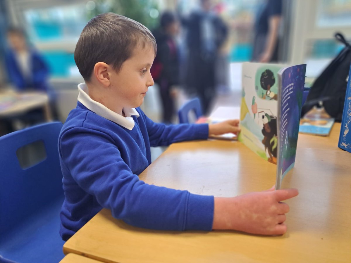 RiverleyPrimary's tweet image. From fairy tales to funny tales, families and friends filled our morning with stories at our Reading Morning. #WideHorizons #HighAchievements #ReadingMorning