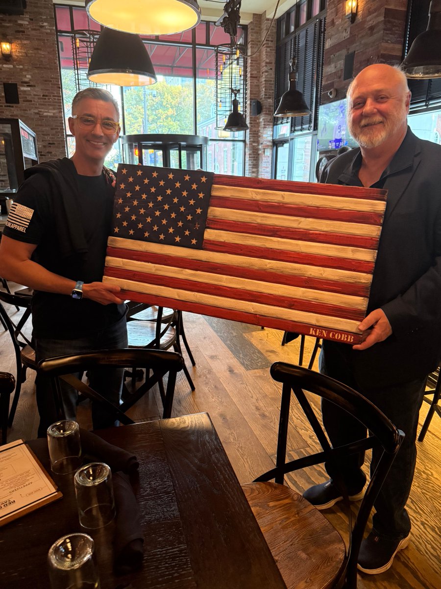 paradisoins's tweet photo. Had an awesome time at the Beats and Eats event with Robert Irvine! I think I handed out enough flags to cover the whole park. Proud to see everyone showing that patriotic spirit! 🇺🇸
#BeatsAndEats #RobertIrvine #ProudAmerican #CommunityFun #VeteransSupport https://t.co/wLOHYs39hp