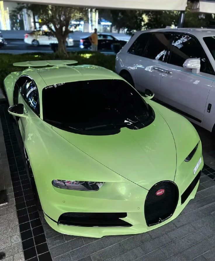 Its futuristic design and aggressive air intakes are the pure embodiment of speed and exclusive luxury.🔥