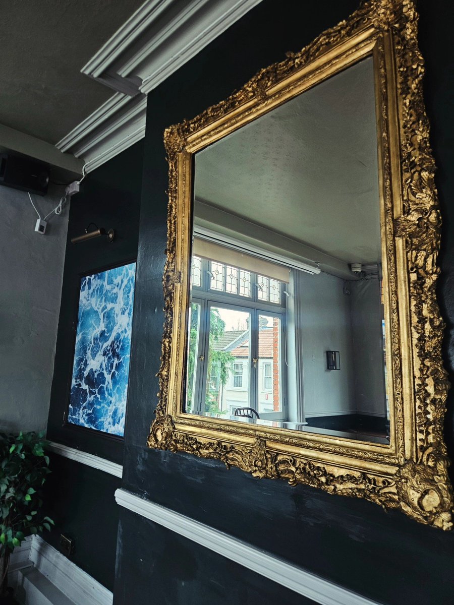 10 DAYS TO GO
Just in case you forgot...
Stay tuned to see the new look! 🎁
#crabtreew6 #hammersmithpubs #fulhampubs #westlondonpubs