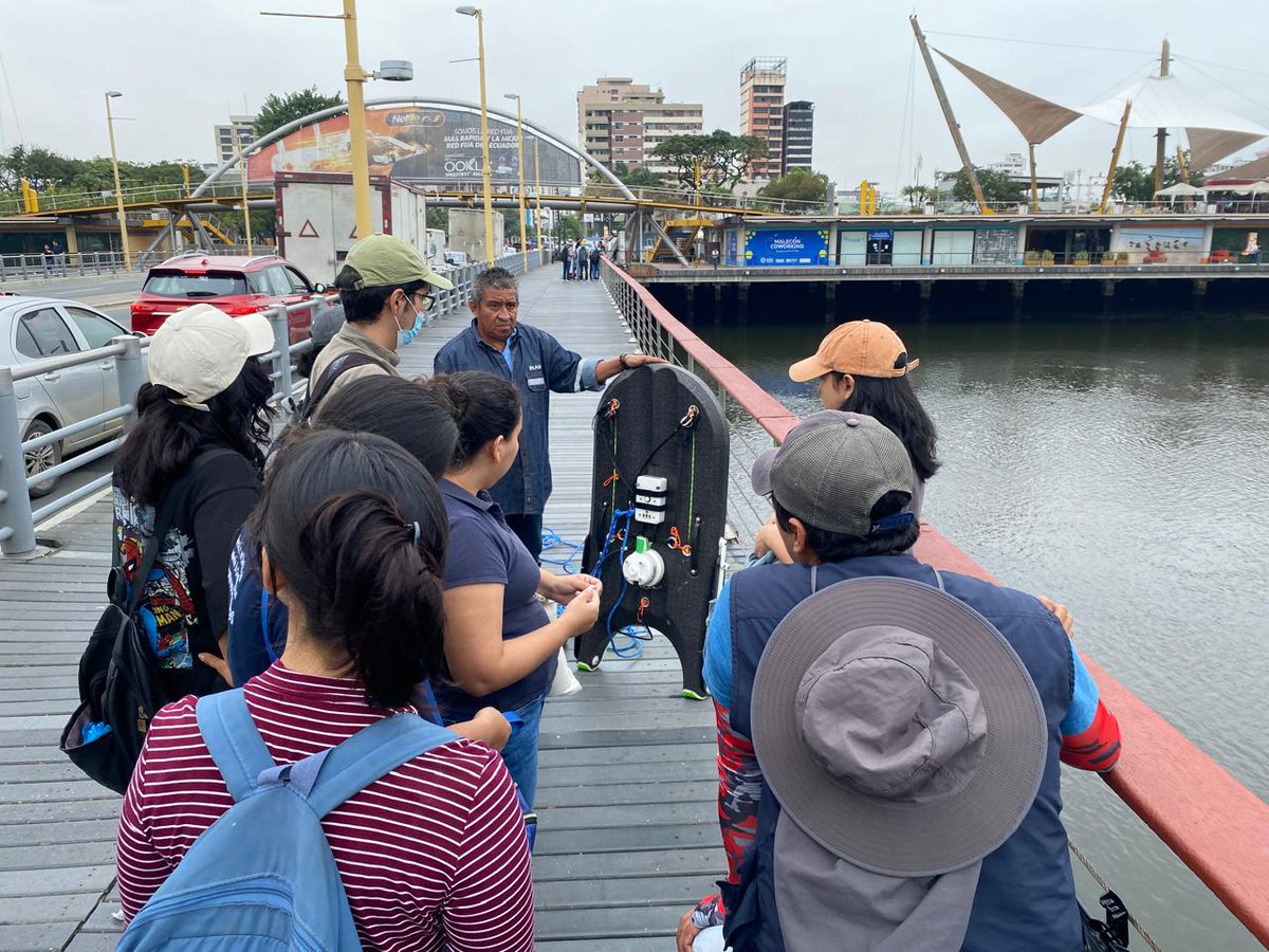 fimcmespol's tweet photo. Estudiantes de #Oceanografía (FIMCM) y Maestría GIRH realizaron aforo en el Estero Salado. 🛶 Medición clave en cooperación con técnicos de INAMHI y CADS-ESPOL. 💧🤝
¡Investigación práctica por la gestión hídrica!
#EsteroSalado #Aforo #ESPOL #INAMHI https://t.co/Eb6j663mJ2