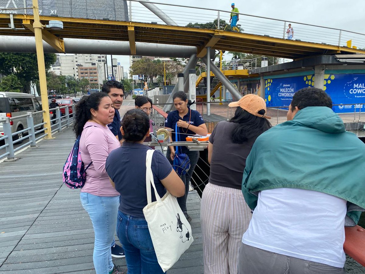 fimcmespol's tweet photo. Estudiantes de #Oceanografía (FIMCM) y Maestría GIRH realizaron aforo en el Estero Salado. 🛶 Medición clave en cooperación con técnicos de INAMHI y CADS-ESPOL. 💧🤝
¡Investigación práctica por la gestión hídrica!
#EsteroSalado #Aforo #ESPOL #INAMHI https://t.co/Eb6j663mJ2
