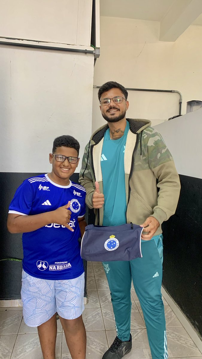 edcruzeiro's tweet image. Mais uma doação concluída 💙

Além da camisa, uma bolsa para ele guardar as chuteiras pro futebol dele 🥰

insta: cruzeirodetodos