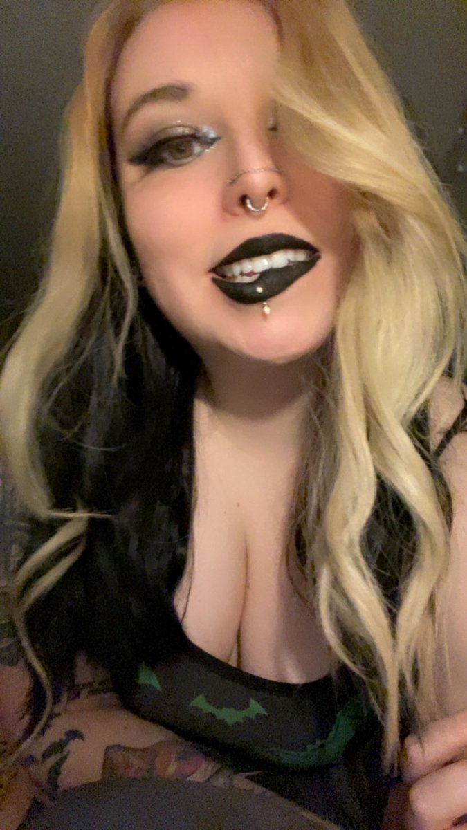 🎶“Telling you I won’t slow down.
Girl, you gotta know right now, there’s no way out.”🎶🎶

Streaming:
twitch.tv/somebishnamedr…