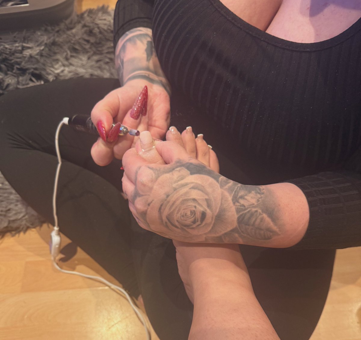 Meine Freundin macht mir die Nägel <a href="/GeldherrinMaria/">GeldherrinMaria</a>