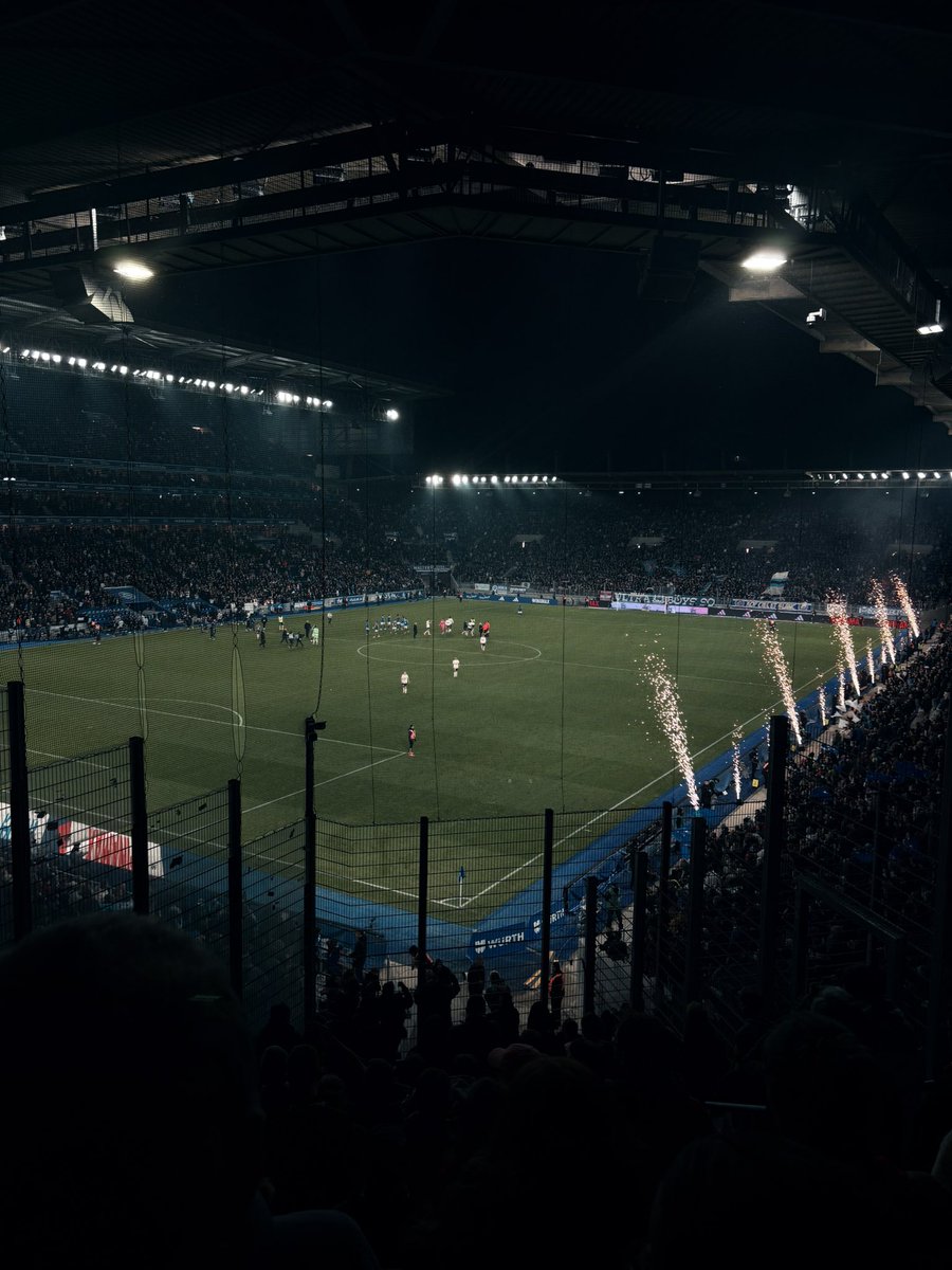 tom67679's tweet image. Malgré le déplacement chaotique en tribune, j’ai découvert un super stade, j’y retournerai avec la victoire au bout 🤞🤞

Seul point faible, le parcage est entouré de grille et de filet. 

Sinon j’ai adoré l’ambiance de Strasbourg

Mon 16e stade 🏟️⚽️
#rcsalosc
