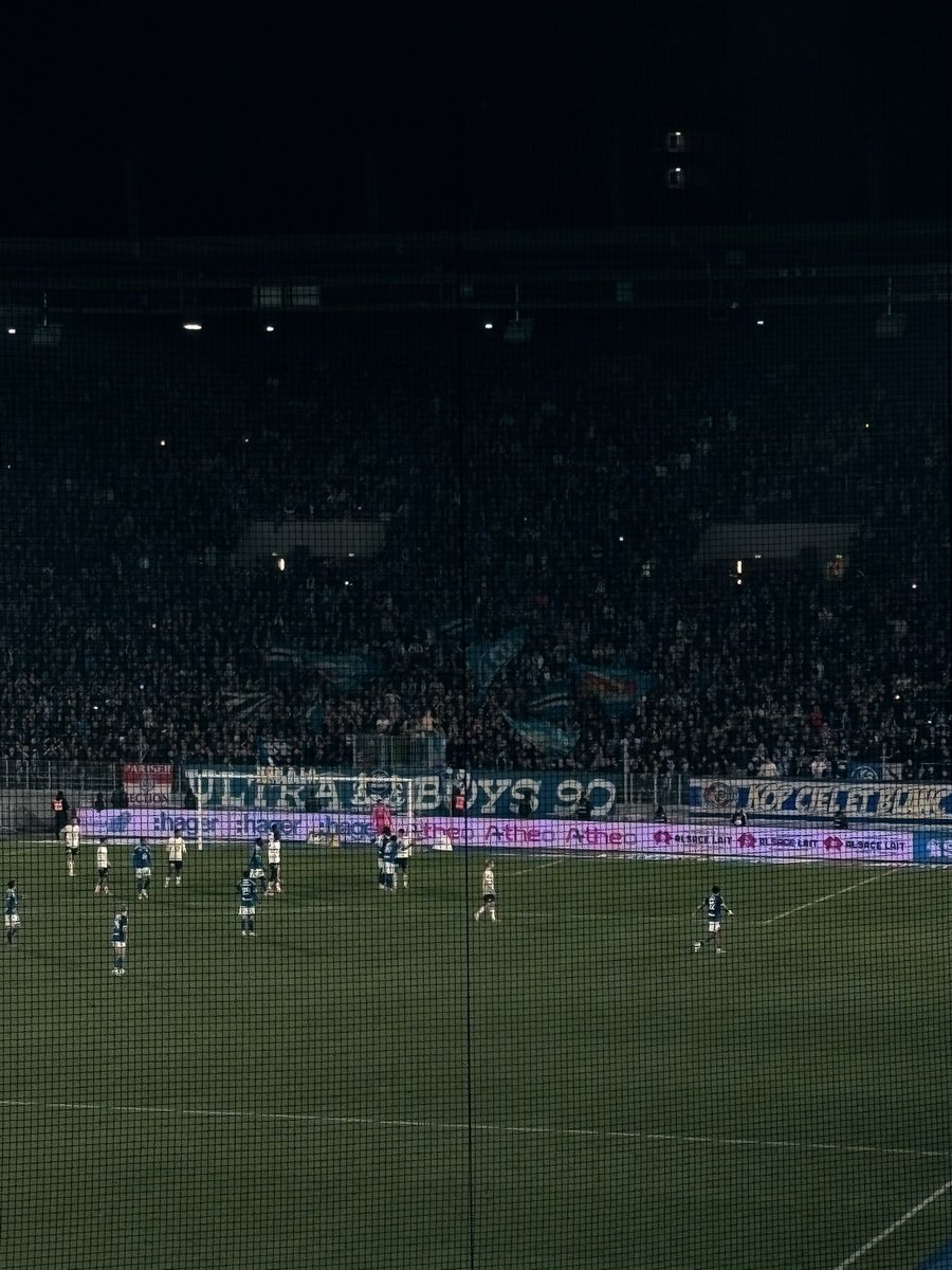tom67679's tweet image. Malgré le déplacement chaotique en tribune, j’ai découvert un super stade, j’y retournerai avec la victoire au bout 🤞🤞

Seul point faible, le parcage est entouré de grille et de filet. 

Sinon j’ai adoré l’ambiance de Strasbourg

Mon 16e stade 🏟️⚽️
#rcsalosc
