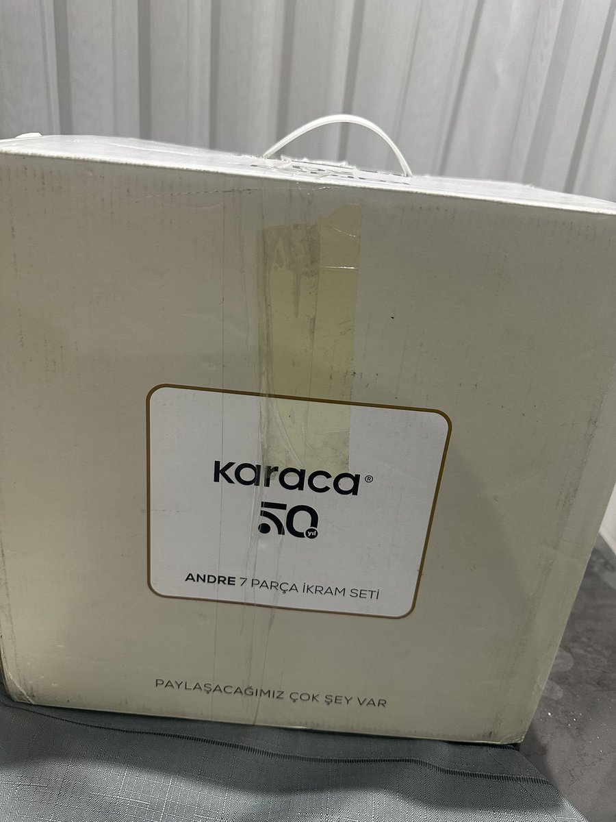 Takipçi şikayeti:

“19 Ekimde N11 üzerinden Karaca yetkili satıcısından 6 bin liraya hamur yoğurma makinesi sipariş ettim.

27 Ekimde bana gönderilen kargo kutusunu açtığımda Andre 7 parça ikram seti diye başka bir ürünün gönderildiğini farkettim. Kargo barkod etiketinde de ismim