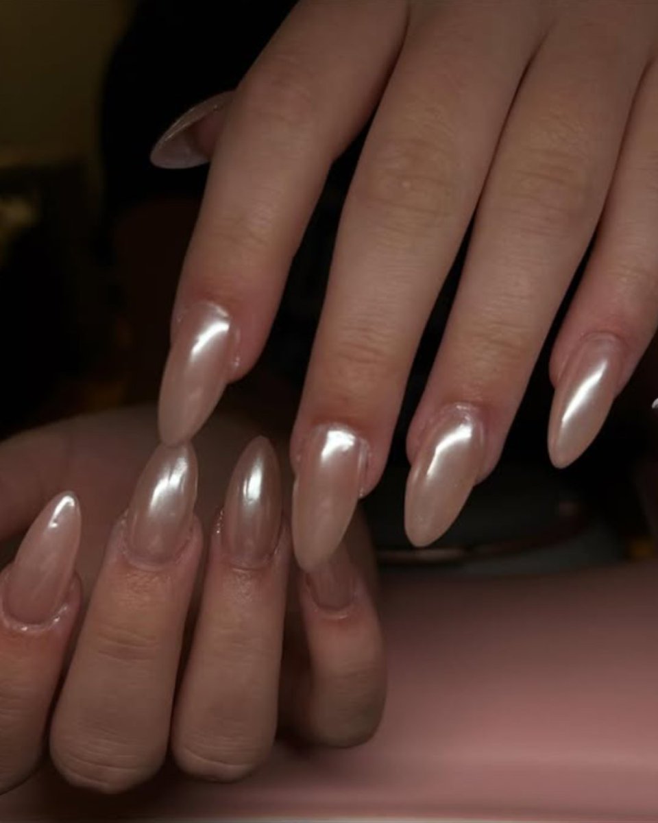 beautybrands's tweet photo. Still obsessed with a pearly mani? SAME. 🤍✨ To get the look ask for OPI Bubble Bath base topped with pearl chrome powder. 

By Destiny | Nail Tech | Barry Rd. North Kansas City, MO | IG: @desdoes.nails
#opibubblebath #pearlnails #pearlchrome #kcnails #kcnailtech https://t.co/qgLsunyLYA