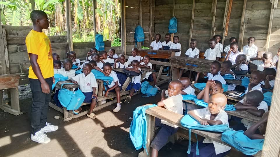 JuventaAcademy's tweet photo. Renga Primary School in Masisi territory, in DR Congo. It must be tough during this rainy season. How about we organize ourselves to help these schoolchildren protect themselves from the weather and study in good conditions? @GPforEducation
@UNICEF @FondationLONA_ https://t.co/XGbNKZr2St