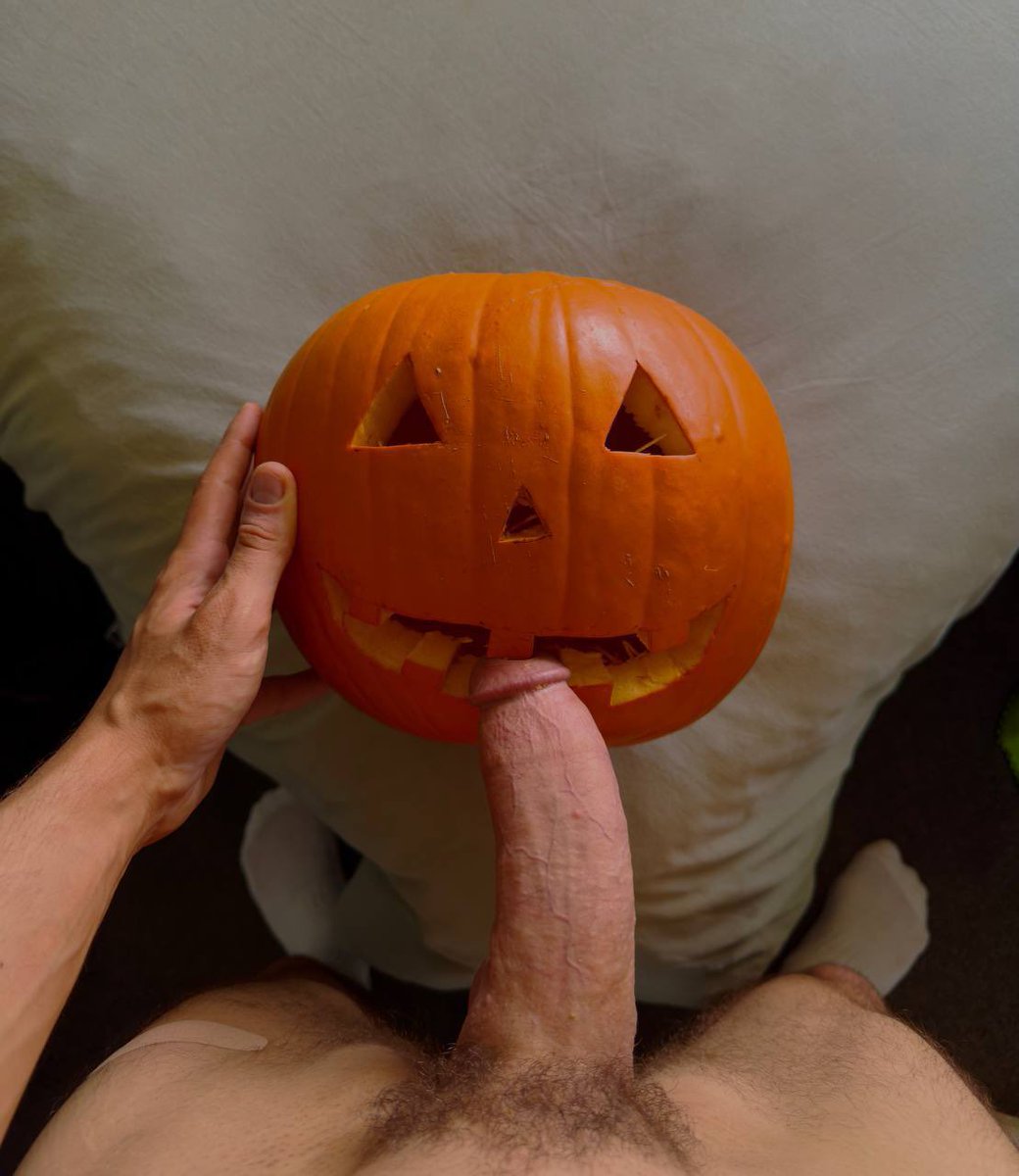 itscrispyychris's tweet photo. retweet if you want to be next 🎃 https://t.co/Zme1u6qQSf