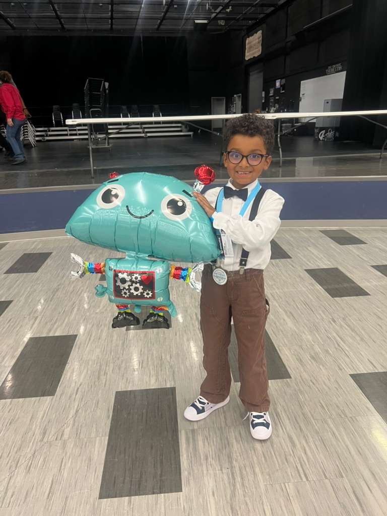 PauCoronadoD's tweet image. Congratulations, my Little Sweet Boy &amp;lt;3. So proud of our boy Dante.  He won 1st Place in Behavioral &amp;amp; Social Science and Sweepstakes 1st Place #SiSD District Science Fair. @DSShook_ES  @SocorroISD