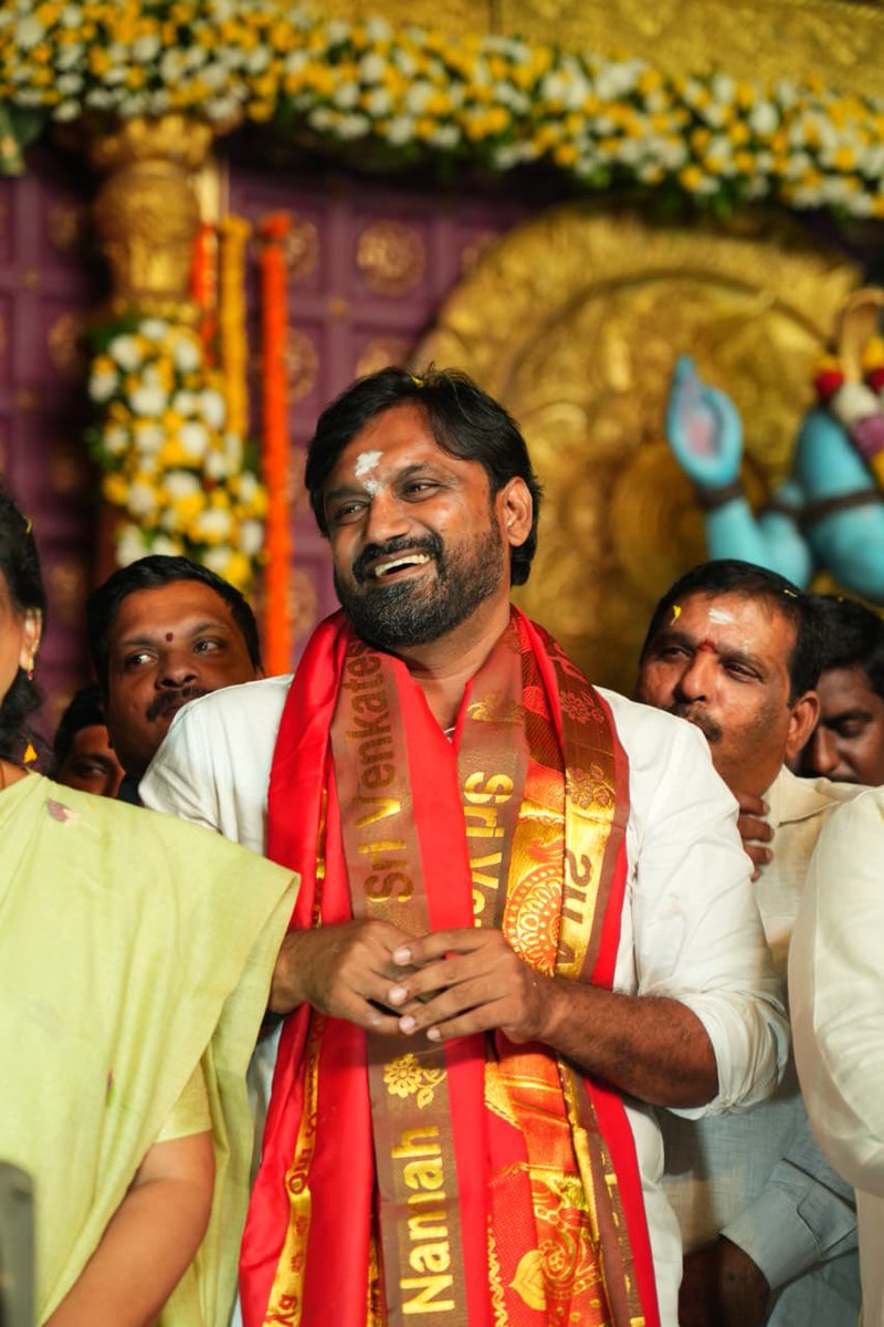 Adireddy_Vasu's tweet image. గోదావరి గట్టున కోటిలింగాలరేవులో పంతం సత్యనారాయణ చారిటబుల్ ట్రస్ట్ ఆధ్వర్యంలో జరిగిన కోటి దీపోత్సవం వేడుకకు హాజరై దీపాలను వెలిగించడం జరిగింది. దీపపు కాంతుల్లో గోదావరి ఒడ్డు నూతన రూపు సంతరించుకుంది.  

#KarthikaMasam
#karthikadeepam
#godavari
#RajahmundryCity
#AndhraPradesh