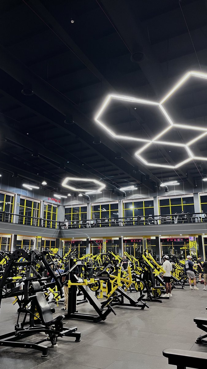 صار لي فترة أتمرن وأقطع التمرين خلوني اشارك معكم إيش أدركت🤔:

وقت التمرين 💪🏼:
- نفسية كويسة 
- نشاط مستمر باليوم، وذهن صافي (مافي خمول)
- بريك من المذاكرة
- اليوم يكون مرتب (وفيه حافز للمذاكرة)

وقت القطعة 😬: 
- بصير عكس الي قلته فوق

الخلاصة:التمرين مفيد لعقلك قبل جسمك