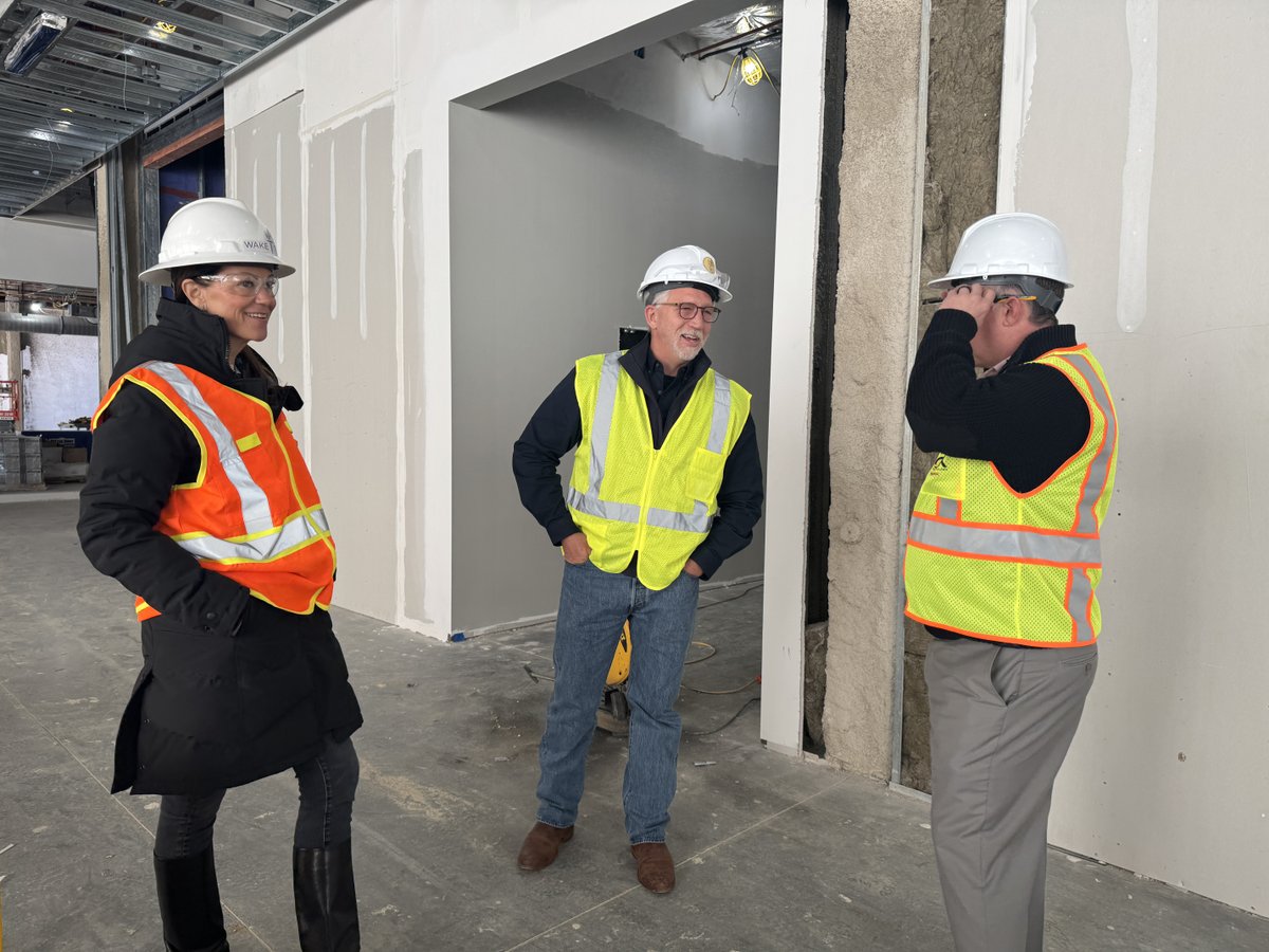 waketechcc's tweet image. TOUR MODE: This morning @waketechprez braved the crisp air at the Eastern Wake Campus… and got an update on the Advanced Technology Center. Big things coming. #WakeTech #Innovation #CampusUpdate