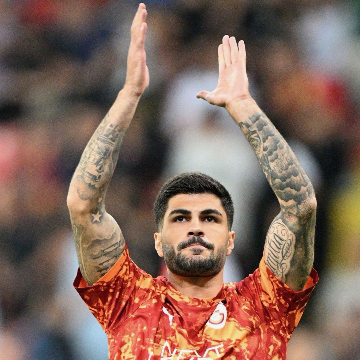 Eren Elmalı: "19-20 yaşındaydım. Ben böyle bir futbolcu olacağımı bilmiyordum. Bir abim yasak deyince elimi ayağımı çektim." (Mehmet Arslan)