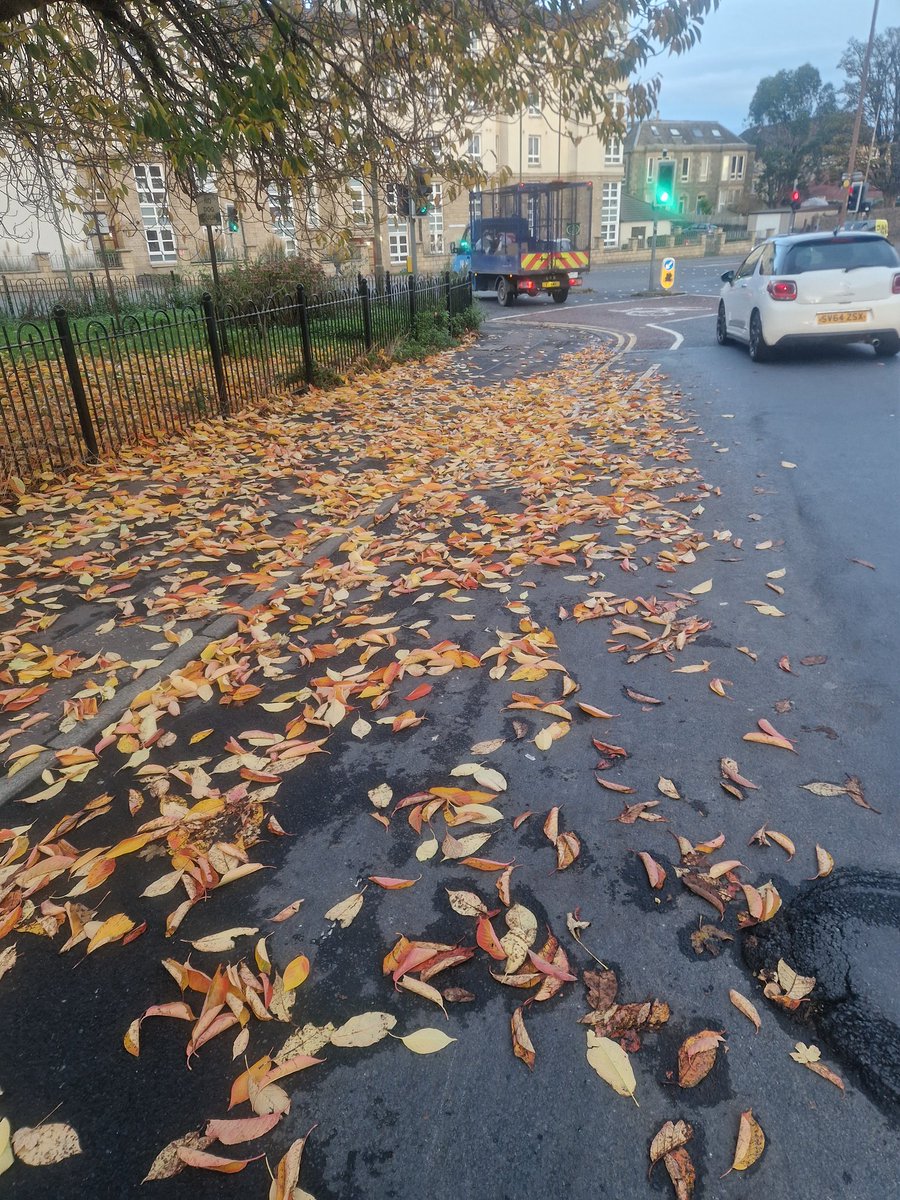 ajm22386's tweet photo. @Edinburgh_CC Still not been cleaned up https://t.co/LxCl1JhlSi